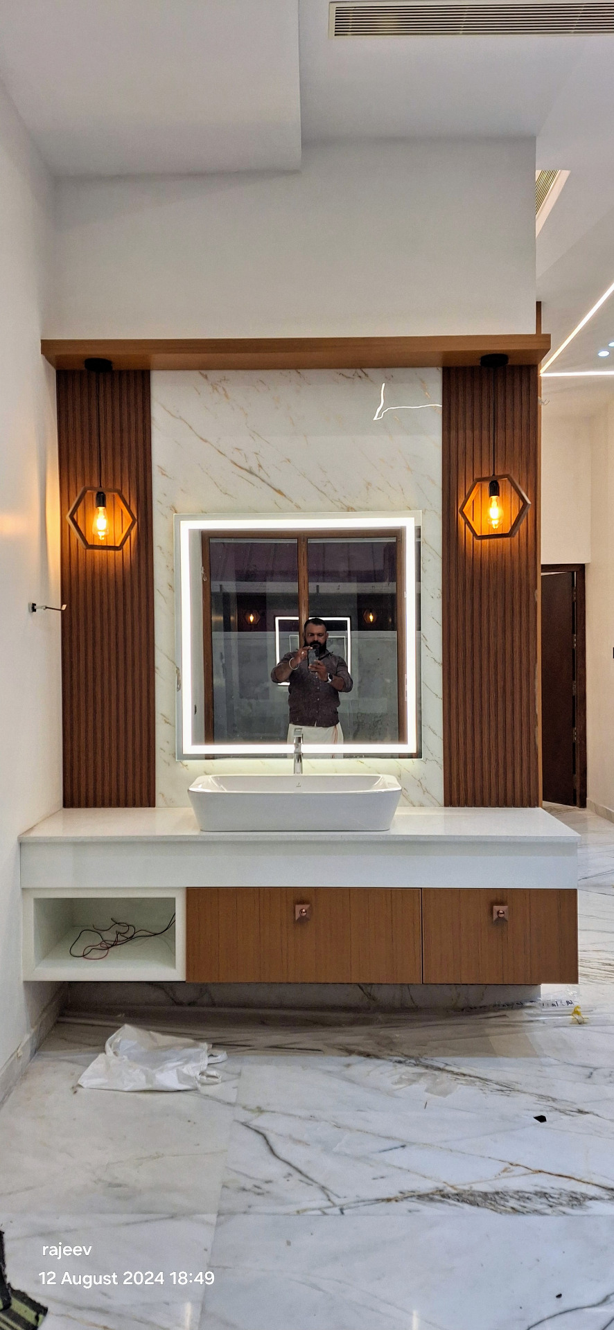 Marble Wash Counter with Pendants
