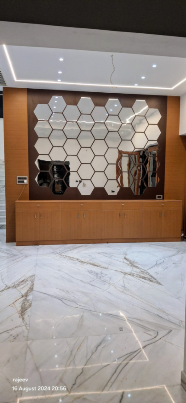 Honeycomb Mirror Display Unit