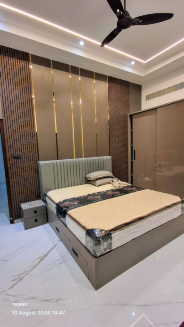 Gold Accent Modern Bedroom