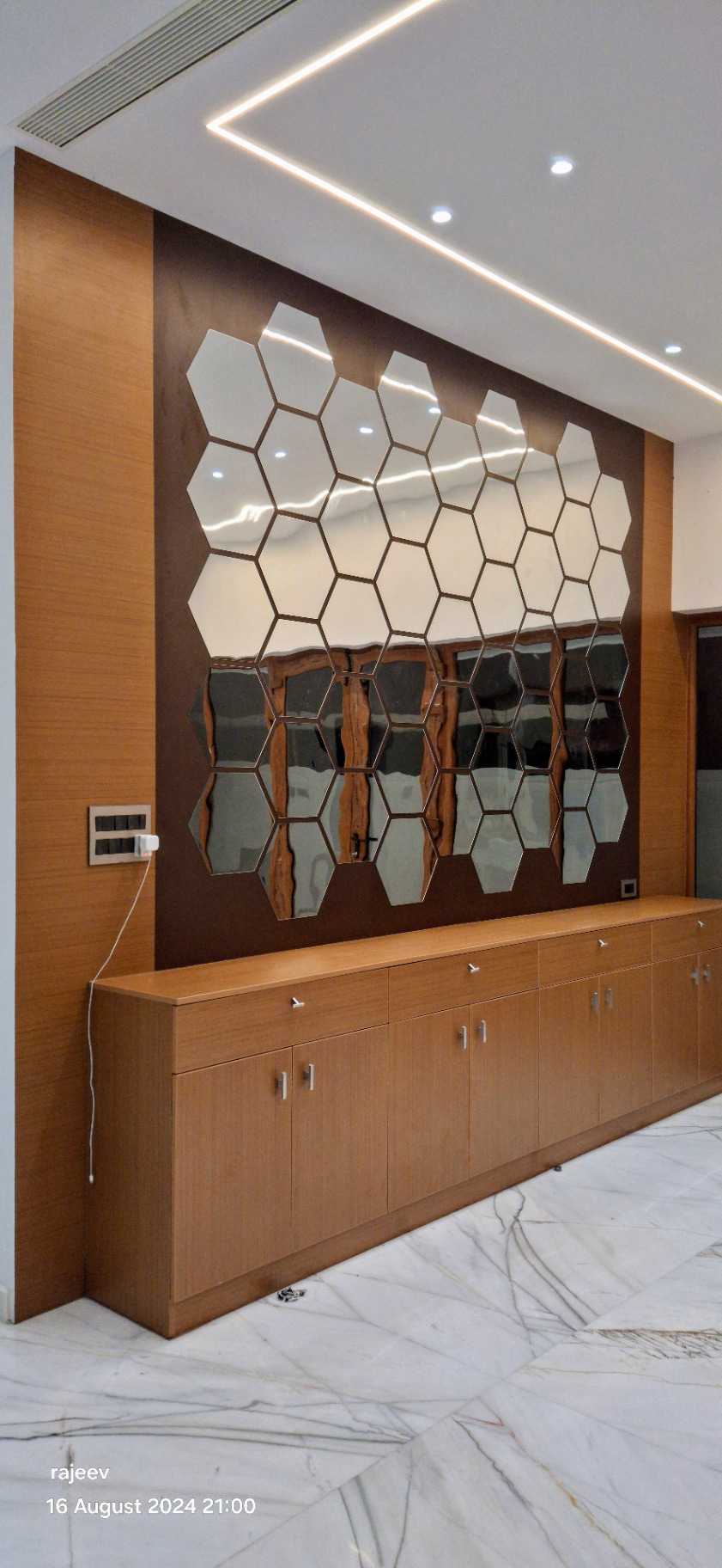 Hexagon Mirror Crockery Wall