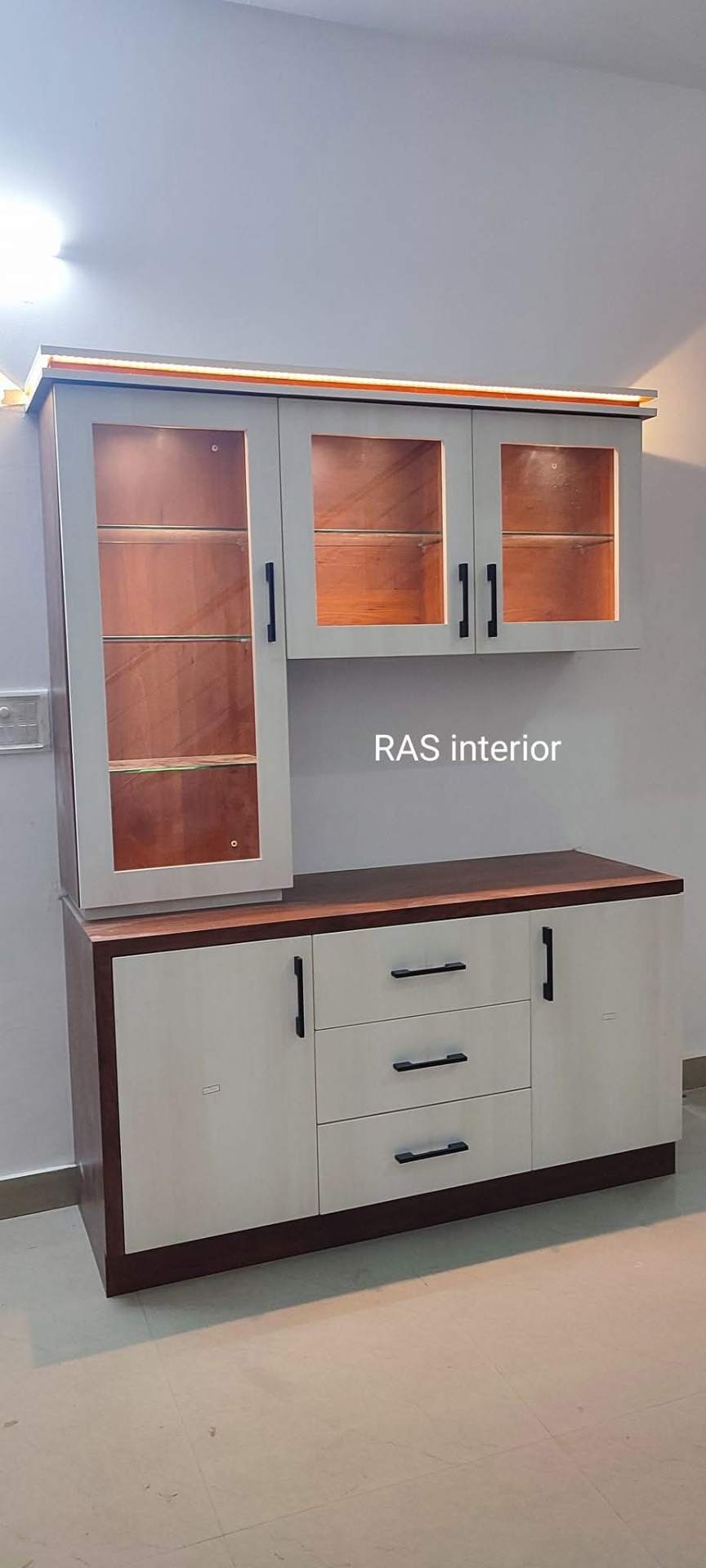 Tall Glass Crockery with Counter